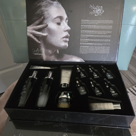 Black and Silver Skincare Set